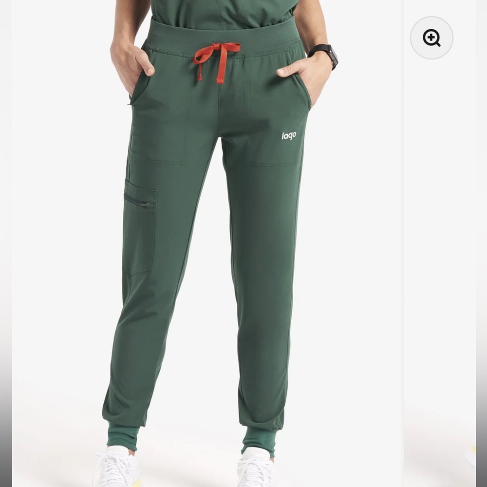 Hunter green jogger scrubs, medium petite, woman’s.